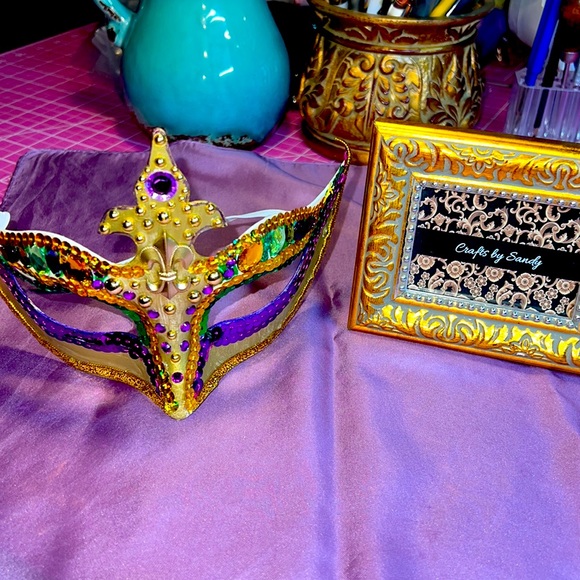Mardi Gras Mask - Picture 3 of 5